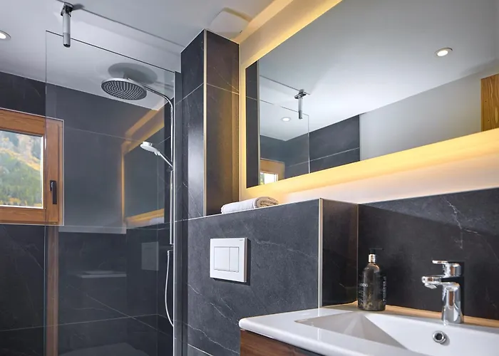 Chalé Juno - Year *